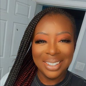 Meet your Posher, Latisha